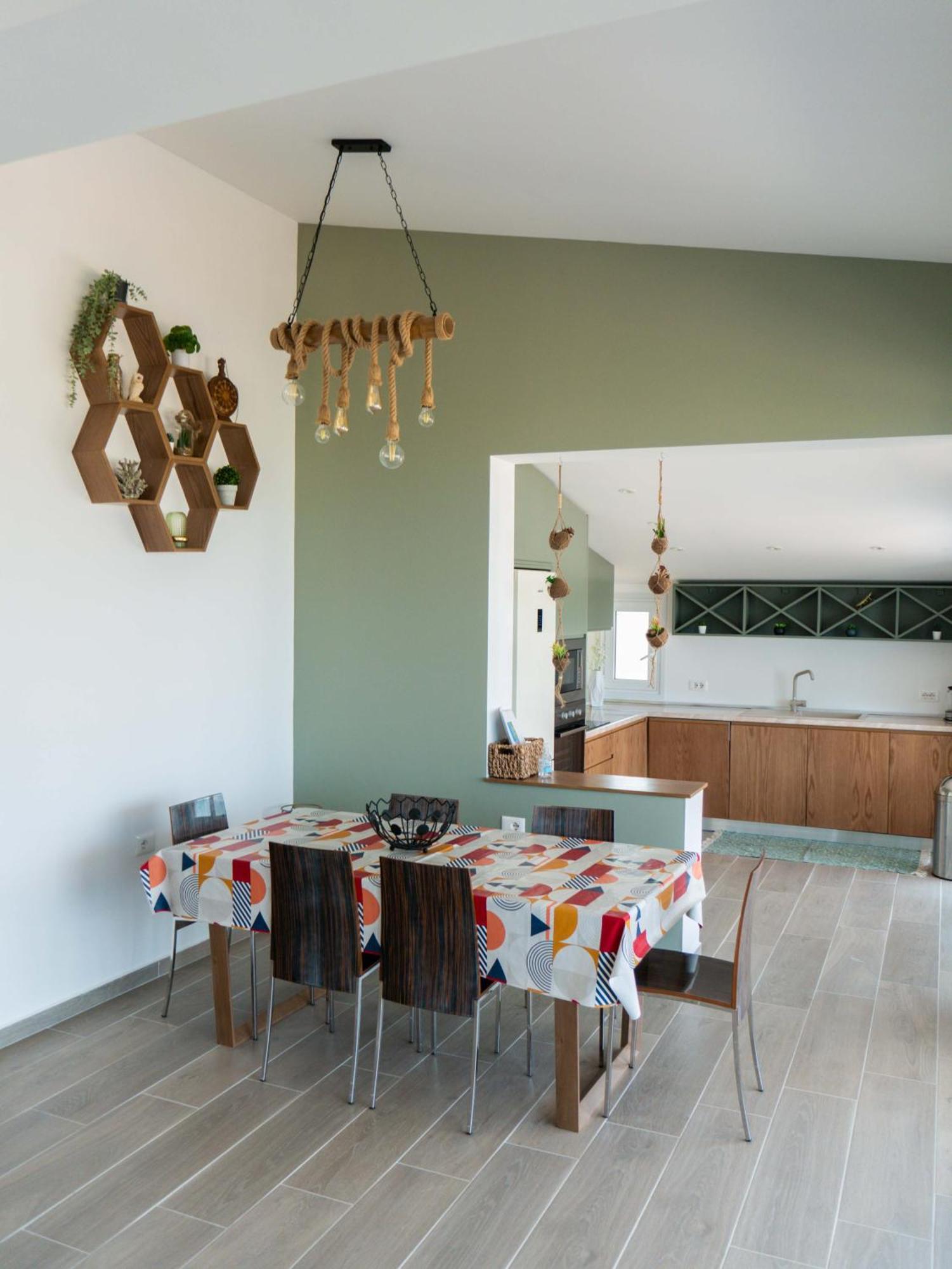 Luxurious Attic Apartamento Tragjas